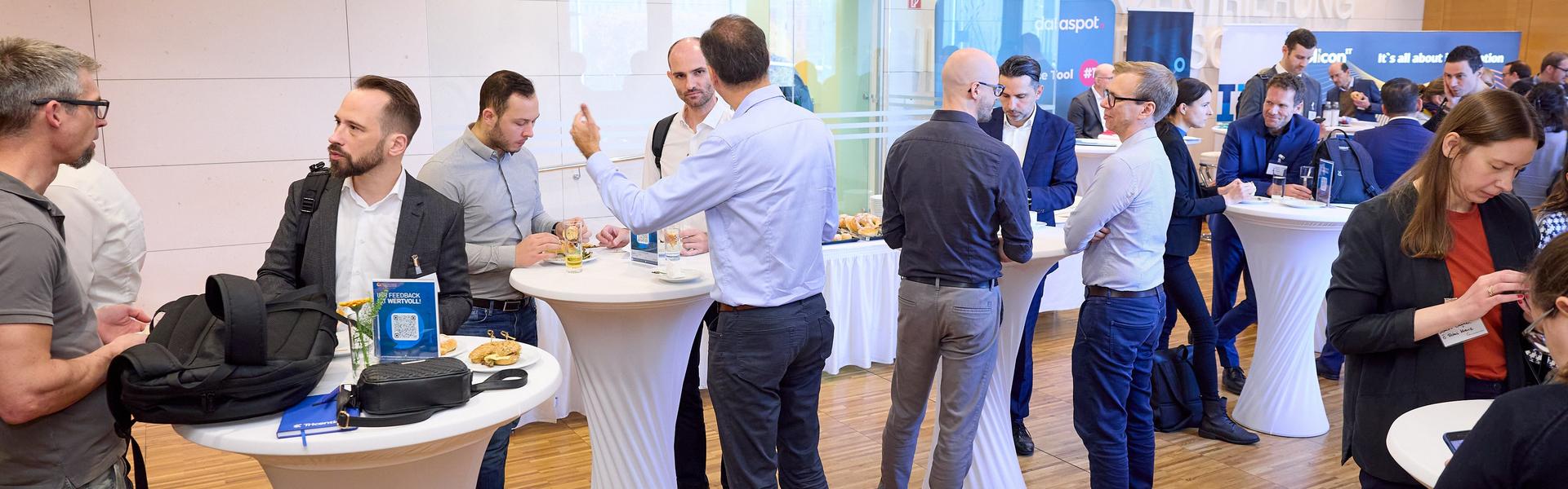 Data_Inspire_Day_2024 Pausengespräche der Teilnehmer:innen am Data_Inspire_Day_2024