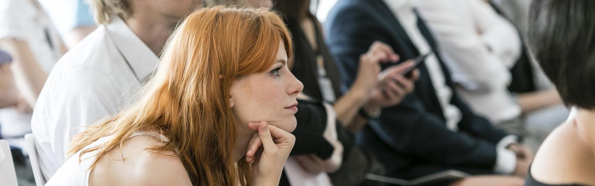 Zuhörer:innen auf der Thought_Bridge_2019