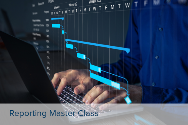 Bildungsförderung Reporting Master Class Person tippt auf Laptop mit eingeblendetem Gantt-Diagramm zur Projektplanung und Zeitachse über mehrere Wochen